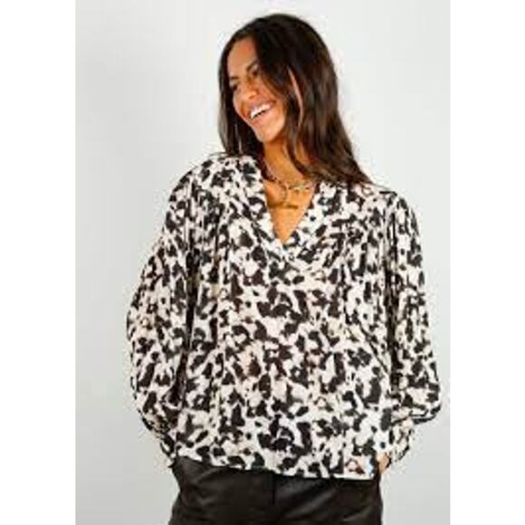 Rails Fable top Blurred Cheetah Size Medium NWOT - Picture 2 of 7